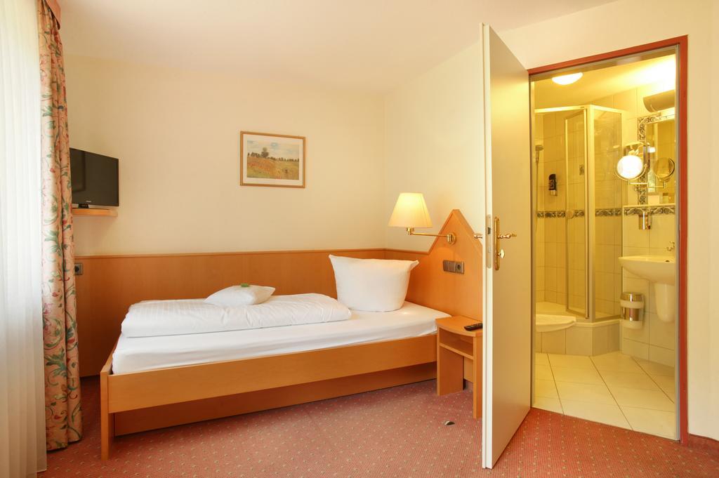 Hotel Ochsen Hoefen an der Enz Luaran gambar